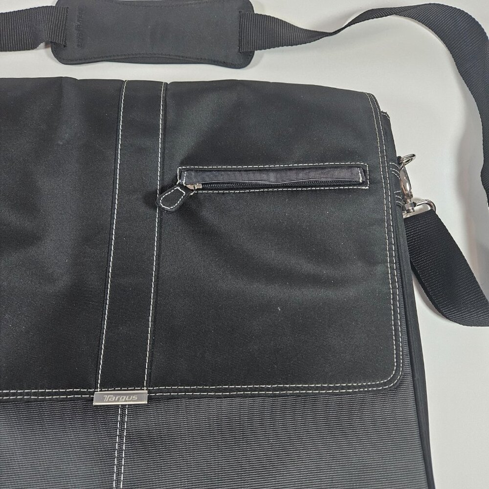 Targus Laptop Briefcase Business Casual Slipcase 15.6" Black - Picture 3 of 10